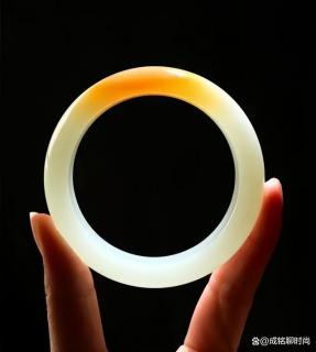 告别被骗!简单几步,轻松鉴定和田玉手镯真伪!