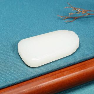 新疆和田玉糖羊脂白玉平安牌吊坠天然玉石且末老料无事牌精品挂件